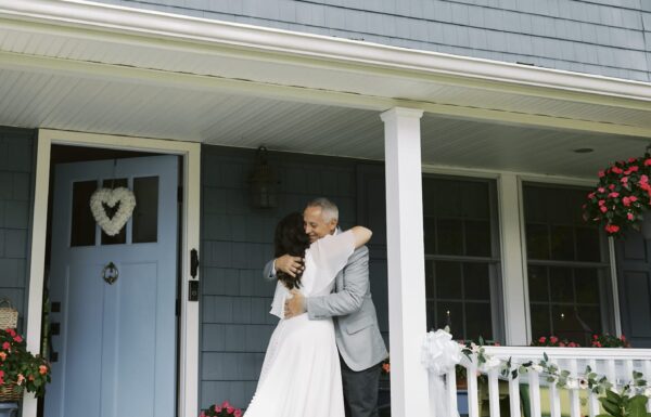 A Micro-Wedding at the Groom’s Parents’ Home Full of Joy and Love