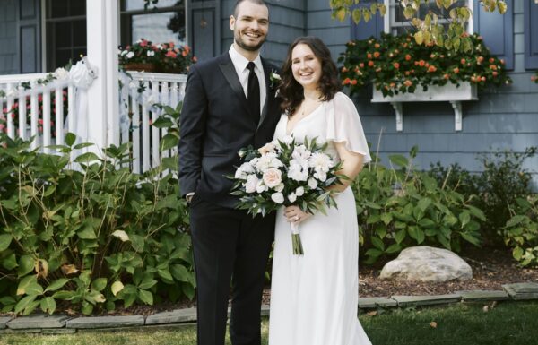 A Micro-Wedding at the Groom’s Parents’ Home Full of Joy and Love