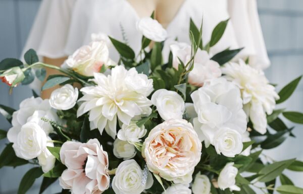 A Micro-Wedding at the Groom’s Parents’ Home Full of Joy and Love