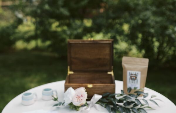 A Micro-Wedding at the Groom’s Parents’ Home Full of Joy and Love