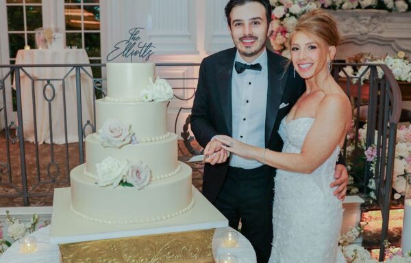 A Timeless Summer Wedding With Neutral Florals & Dancing Robots