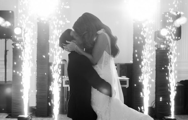 A Timeless Summer Wedding With Neutral Florals & Dancing Robots