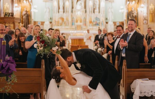A City-Chic Winter Wedding Complete With a Vintage NYC Cab