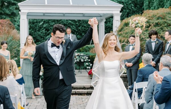 Soft Hues and Beautiful Florals at This Shore Wedding in the Fall