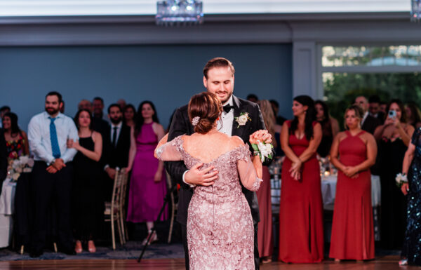A Chic, Romantic Late-Summer Wedding at the Shore