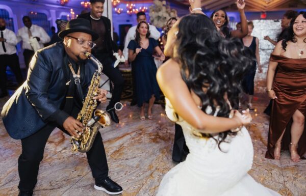 A Timeless Black and White Palette Plus Entertainers on Stilts at This Wedding