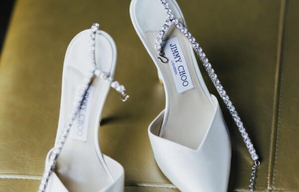 A Timeless Black and White Palette Plus Entertainers on Stilts at This Wedding