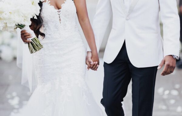 A Timeless Black and White Palette Plus Entertainers on Stilts at This Wedding