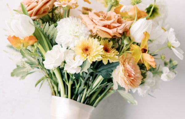 The Venue For This Wedding Offered an Elevated Barn Meets Coastal Aesthetic