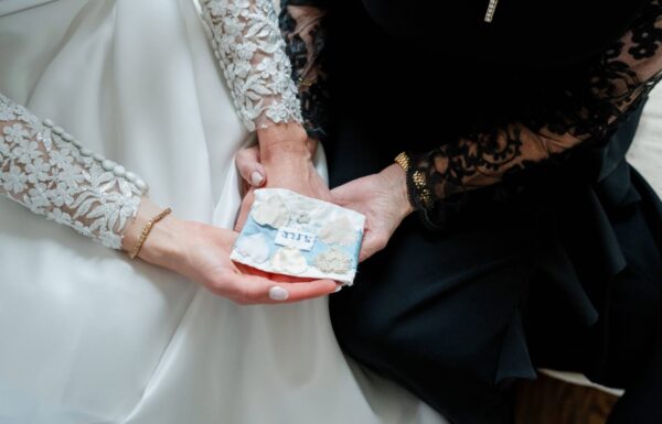 An Elegant New Year’s Eve Wedding at the Shore Focused on Faith & Family