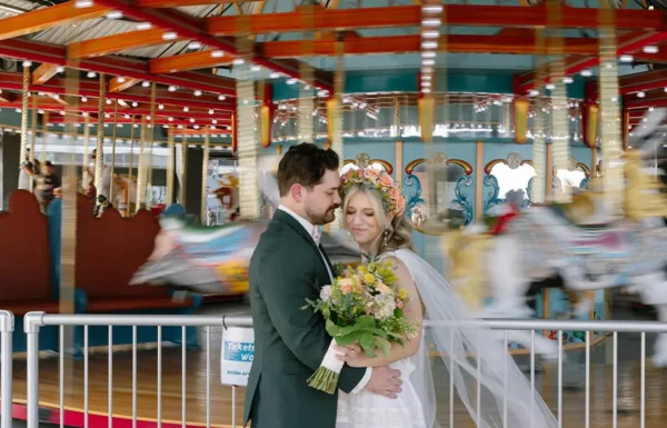 A ‘Shorely in Love’-Themed Wedding With a ‘Retro-Beach’ Aesthetic