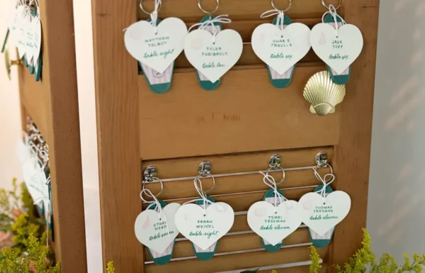 A ‘Shorely in Love’-Themed Wedding With a ‘Retro-Beach’ Aesthetic