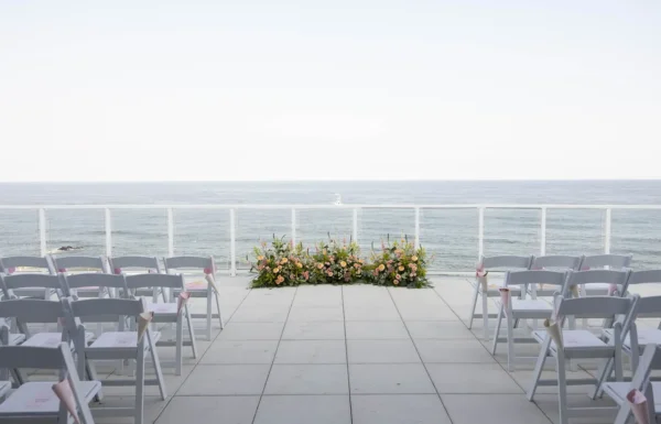 A ‘Shorely in Love’-Themed Wedding With a ‘Retro-Beach’ Aesthetic