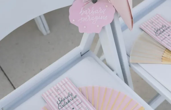 A ‘Shorely in Love’-Themed Wedding With a ‘Retro-Beach’ Aesthetic