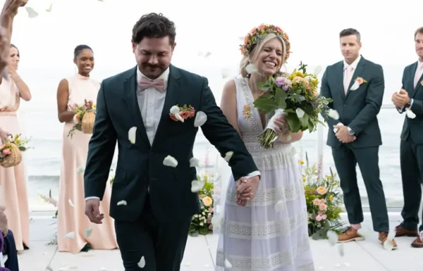 A ‘Shorely in Love’-Themed Wedding With a ‘Retro-Beach’ Aesthetic