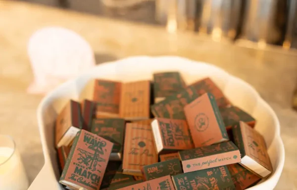A ‘Shorely in Love’-Themed Wedding With a ‘Retro-Beach’ Aesthetic