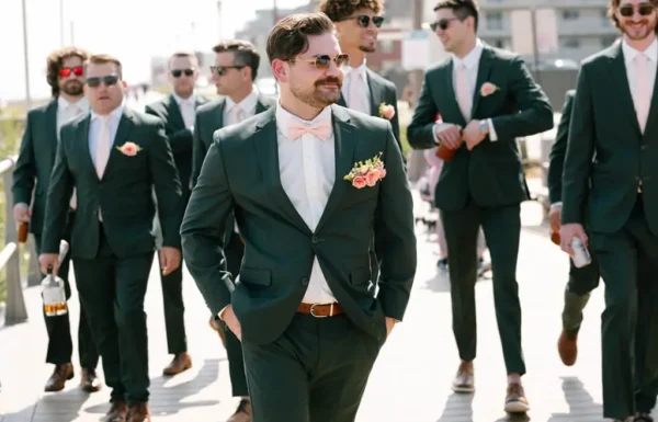 A ‘Shorely in Love’-Themed Wedding With a ‘Retro-Beach’ Aesthetic