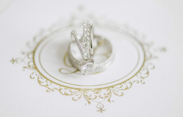 All White Florals & An Impressive First Dance at The Venetian