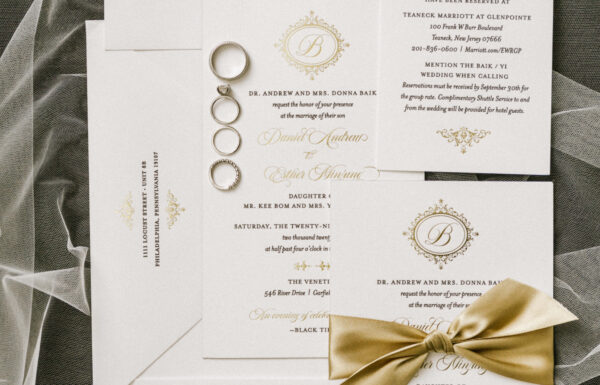 All White Florals & An Impressive First Dance at The Venetian
