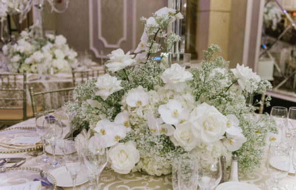 All White Florals & An Impressive First Dance at The Venetian
