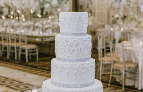 All White Florals & An Impressive First Dance at The Venetian