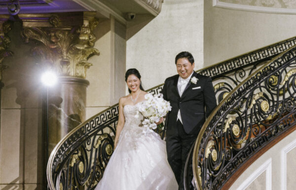 All White Florals & An Impressive First Dance at The Venetian