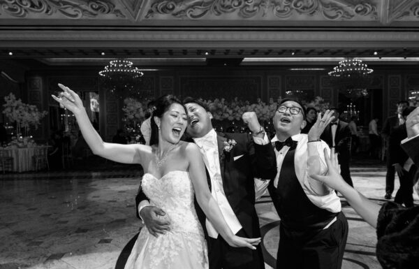 All White Florals & An Impressive First Dance at The Venetian