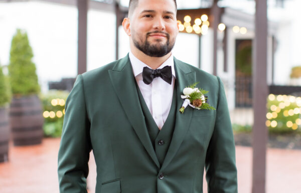 A Christmas-Inspired Wedding “Straight Out of a Hallmark Movie”