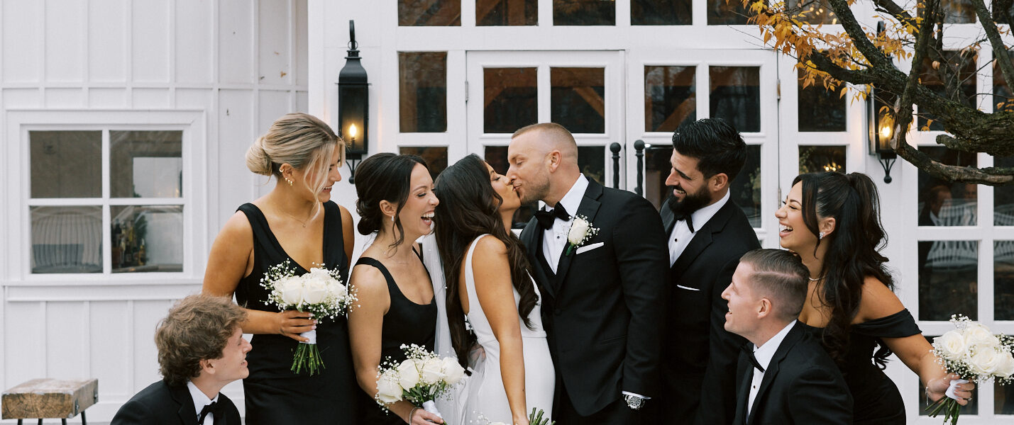 Black &White Perfectly Complemented The Rustic Vibe at Farmhouse