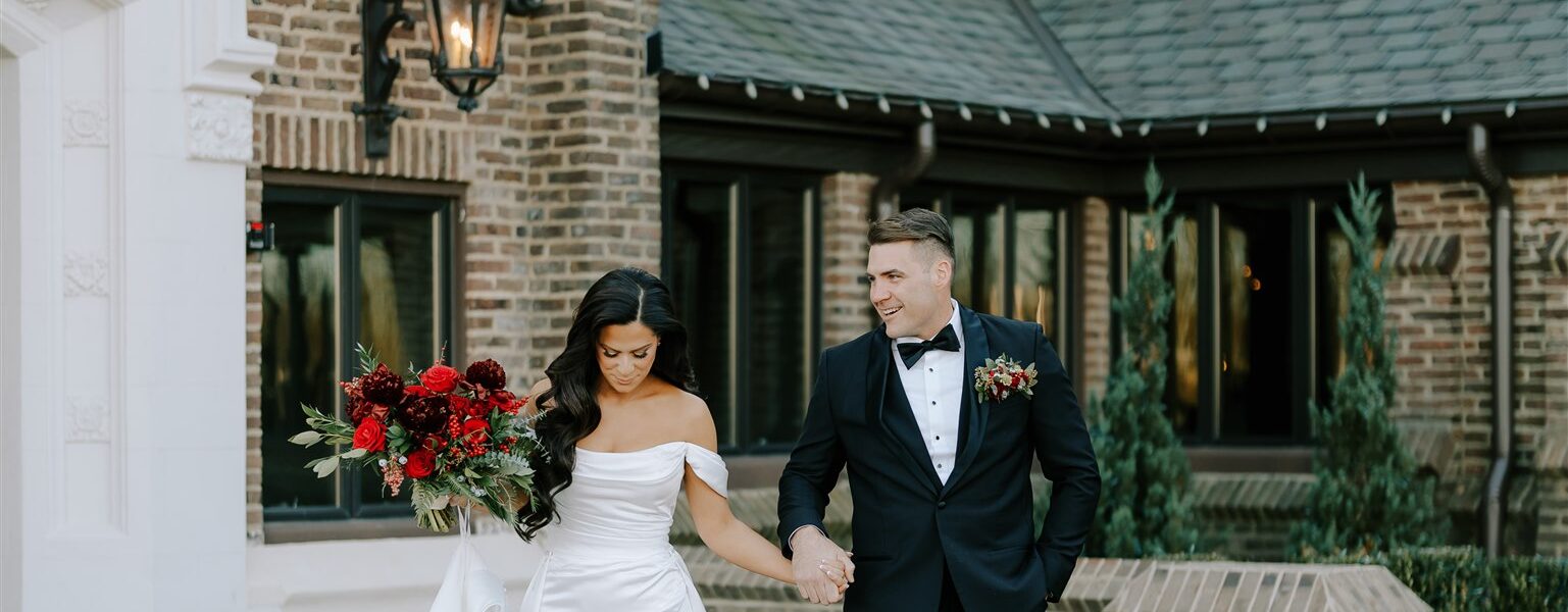 A Christmas-Themed Wedding With Timeless Holiday Charm