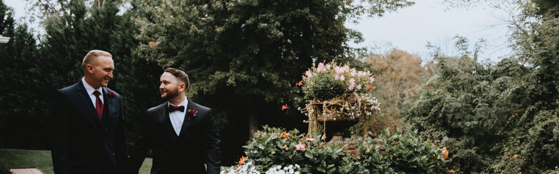 An Elegant and Romantic Wedding With Pops of Blue, Red and Gold