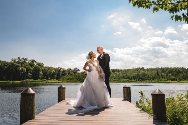 https://www.newjerseybride.com/wp-content/uploads/intervention/cache/Hayley-David_the-mill-lakeside-manor-Moses-Cruz-Photography4-2850153452.jpg